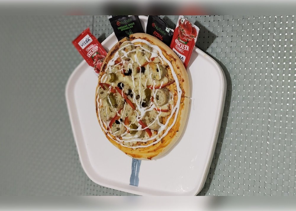 CHICKEN SEEKH KEBAB PIZZA